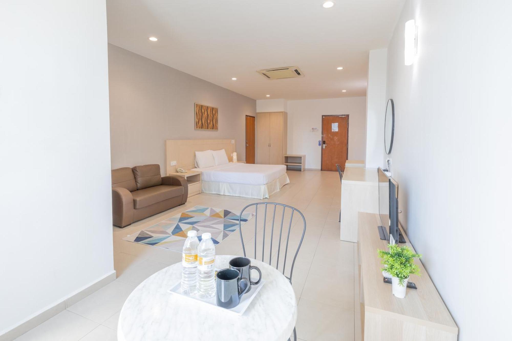 Golden View Serviced Apartments Tanjung Tokong Exterior foto